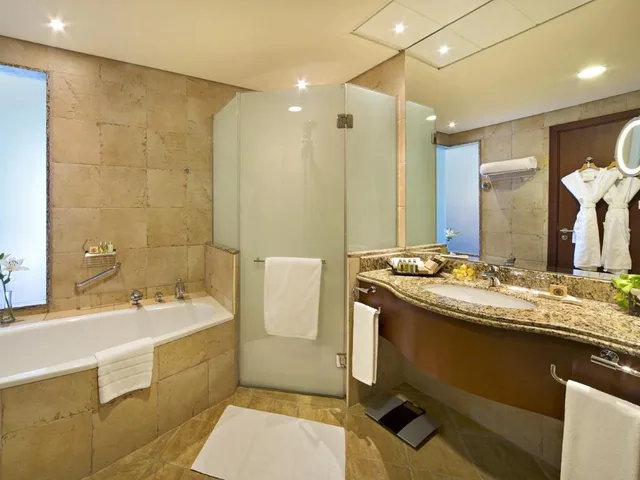 غرفة غراند تنفيذية بسرير كينج، Danat Jebel Dhanna Resort 4/5