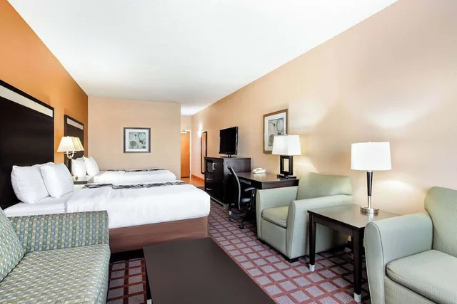 جناح استوديو بسريرين كوين، Spark by Hilton Plainfield Indianapolis Airport 2/4