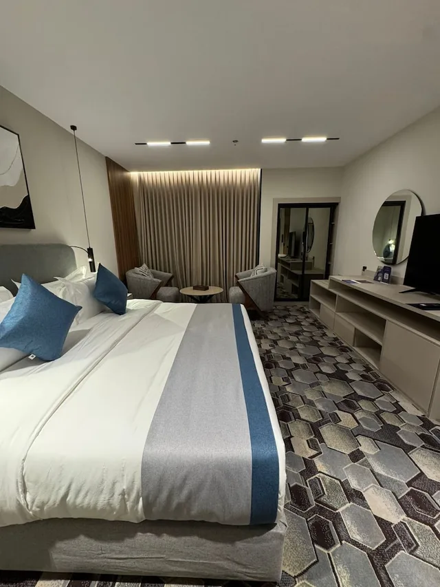 غرفة سوبيريور بسريرين منفصلين وسرير كينج، فندق قصر الواحة(LE DIYAR Al Waha Hotel Riyadh) 4/10