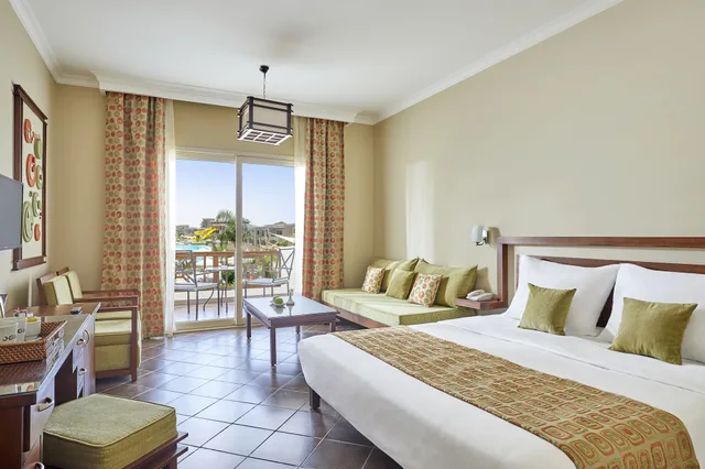غرفة عائلية بسرير كوين بإطلالة على المسبح، JAZ Casa Del Mar Resort (Ex Iberotel casa Del Mar) 1/7