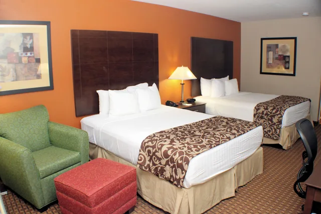Standard, 2 Queen Beds, Smoking, Best Western Inn & Suites New Braunfels 4/7
