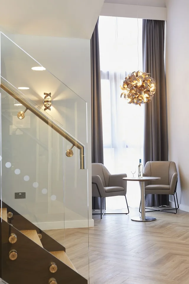 2 Bedrooms, Loft, Suite, 2 King Beds، Roomzzz York City 3/5