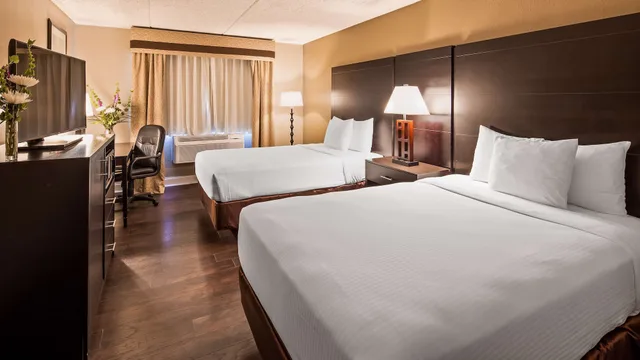 غرفة قياسية بسريرين مزدوجين، Best Western Detroit Livonia 2/6