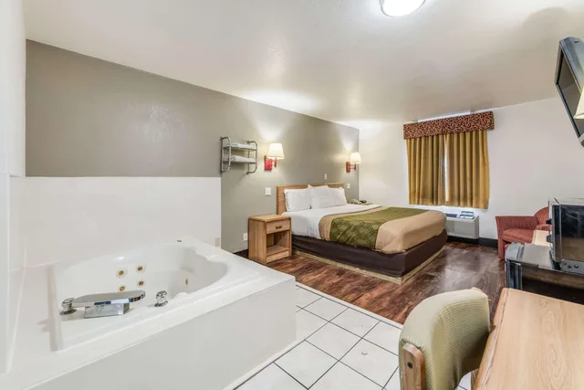 غرفة بسرير كينج، Econo Lodge Truman Inn 7/10