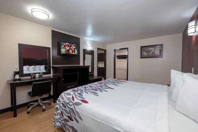 غرفة ديلوكس بسرير كينج للمدخنين لذوي الإعاقة، Red Roof Inn Morgan City 1/4