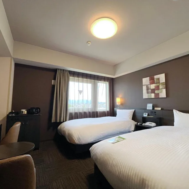 غرفة سوبيريور بسريرين منفصلين للمدخنين، Hotel Route Inn Higashiohmi Yokaichi Ekimae 1/5