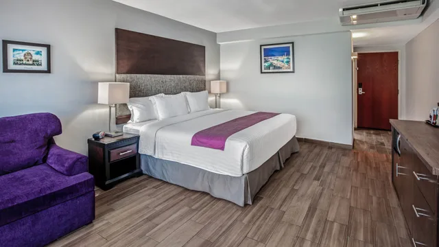 غرفة تنفيذية، CHN Hotel Monterrey Centro, Trademark Collection by Wyndham 2/3