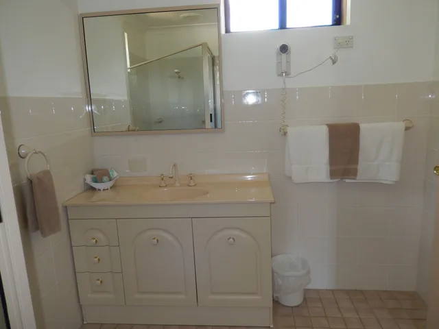 غرفة عائلية بسرير كوين وسريرين منفصلين، PIONEER WAY MOTEL 6/6