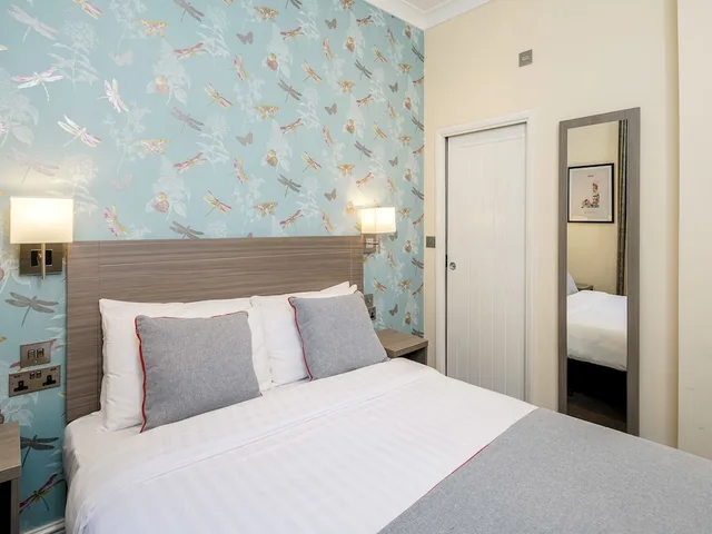 غرفة قياسية بسرير مزدوج، OYO Bakers Hotel London Victoria 1/4