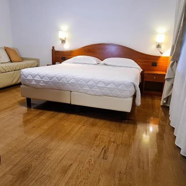 غرفة ثلاثية، Hotel La Villetta 1/7