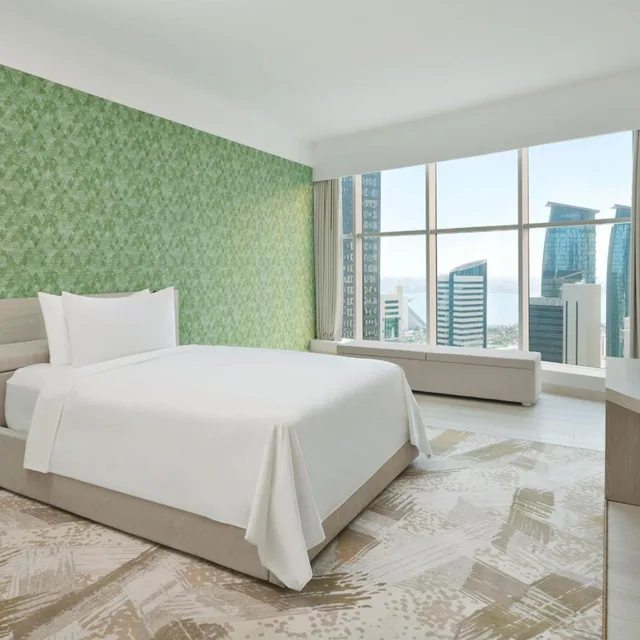 شقة كبيرة بسرير كينج وسرير كوين بإطلالة على المدينة بغرفتي نوم، Element West Bay Doha 1/9