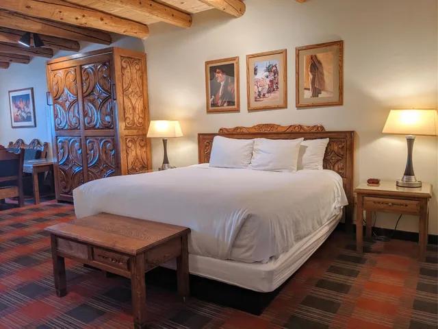 Deluxe, Queen Bed, Sagebrush Inn Suites 3/3