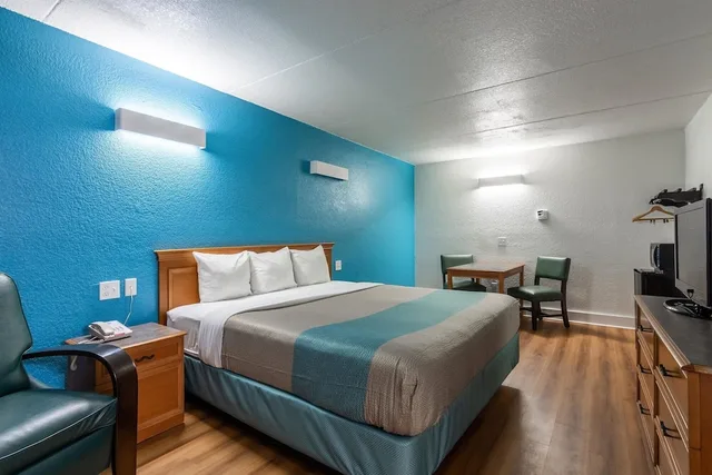 Deluxe, King Bed, Motel6 North Little Rock, AR - McCain 5/10