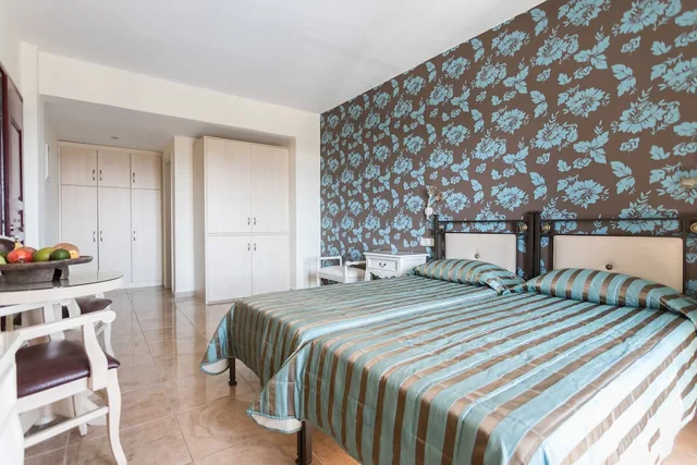 غرفة كلاسيكية بسريرين منفصلين بإطلالة على البحر، Ariadne Hotel 5/7