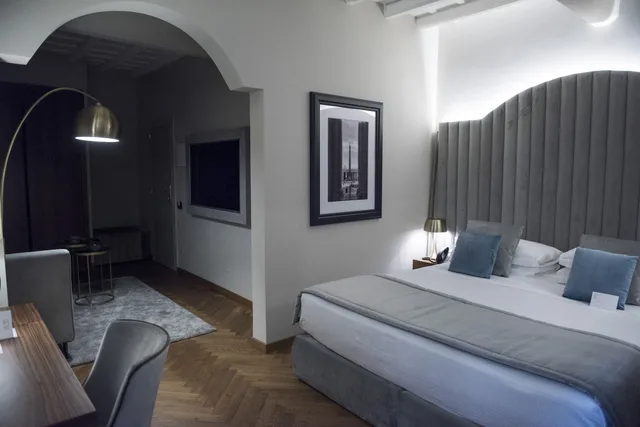 جناح جونيور، Antico Albergo Del Sole Al Pantheon 2/8
