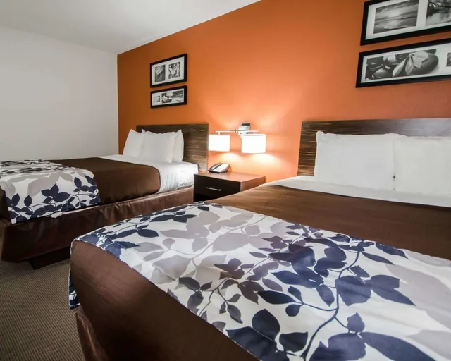 غرفة قياسية بسريرين كوين، Sleep Inn & Suites And Conference Center Downtown 2/4