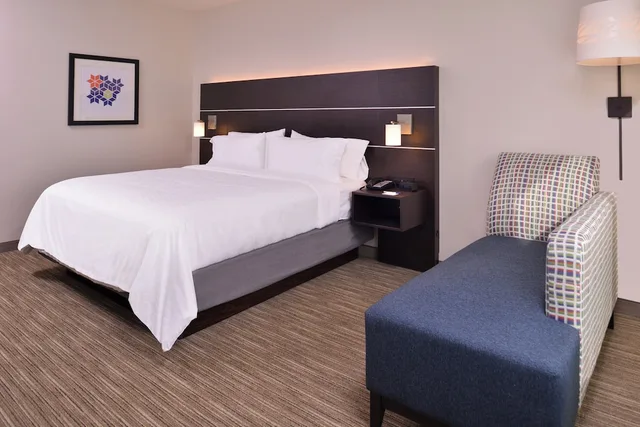 غرفة قياسية بسرير كينج لذوي الإعاقة، Holiday Inn Express and Suites - Mall of America - MSP Airport 9/10