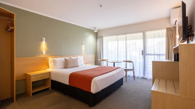 غرفة قياسية بسرير كوين، Rose Park Hotel Auckland 1/2