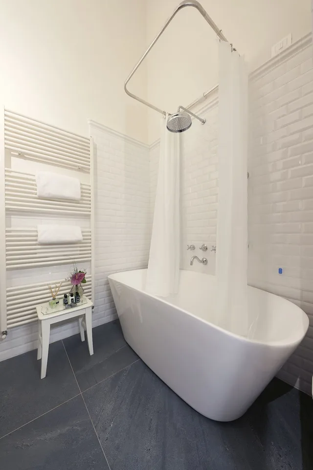 Deluxe, Queen Bed, Peruzzi Urban Residences 6/9