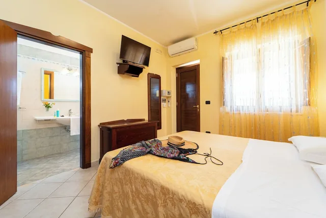 غرفة قياسية بسرير مزدوج، Hotel Resort Ristorante Masseria Le Pajare 1/10