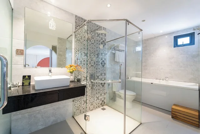 غرفة عائلية بسرير كوين وسرير فردي بإطلالة على المدينة بحوض استحمام، Nicecy Hotel Suites Spa 1/4