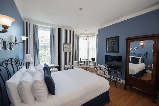 غرفة ديلوكس بسرير كوين، Manoir Sherbrooke 1/4