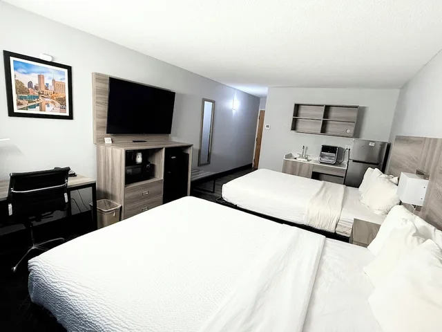 Suite, 2 Queen Beds, Kitchenette, Baymont By Wyndham Indianapolis South 3/10