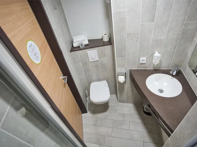 غرفة ثلاثية بثلاثة أسرّة، B&B Hotel Koln-City 4/6