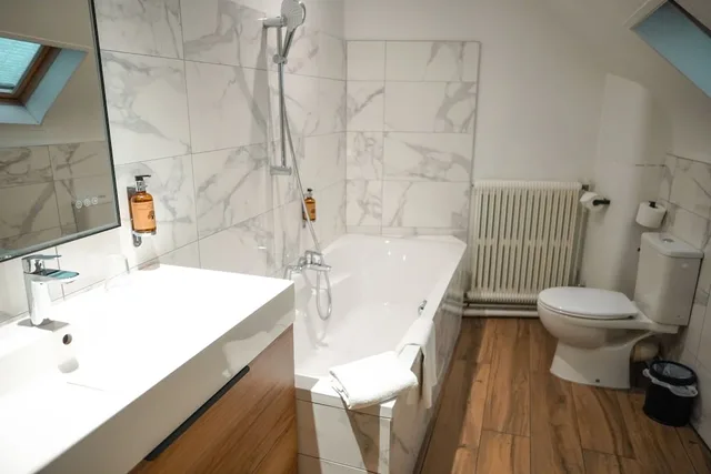 غرفة تنفيذية ثلاثية بسرير مزدوج وسرير فردي، Hotel Saint Julien 2/2