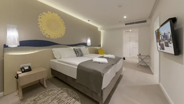 غرفة قياسية بسريرين منفصلين بإطلالة على البحر بشرفة، Bluesun Hotel Jadran 2/6