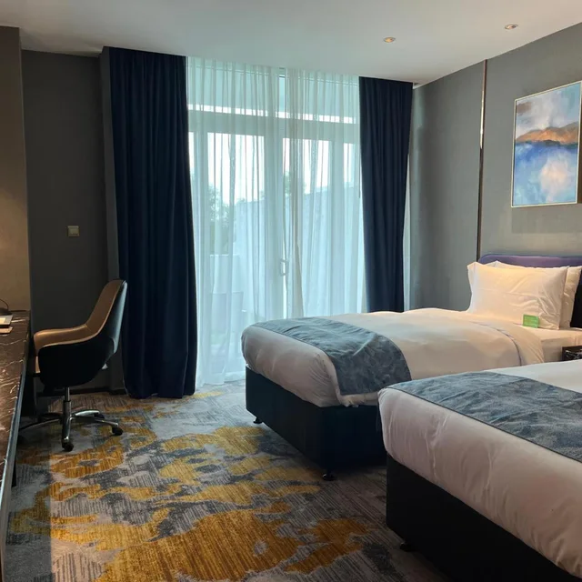 غرفة بريميير بسريرين منفصلين بشرفة، Ames Hotel Ayer Keroh, Melaka 2/6