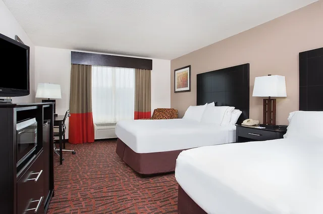 غرفة قياسية بسريرين كوين لذوي الإعاقة، Holiday Inn Express Hotel & Suites Murphy 1/3