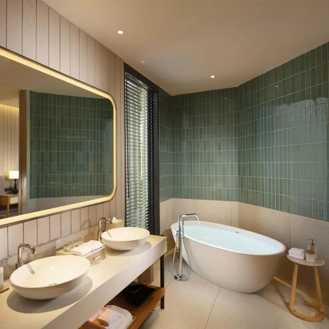 غرفة بسرير كينج بشرفة، Hilton Burau Bay Langkawi Resort 16/20
