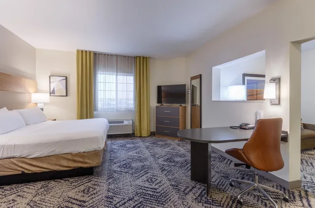 جناح بسرير كينج بغرفة نوم واحدة مع أريكة، CANDLEWOOD SUITES SAN MARCOS 6/10