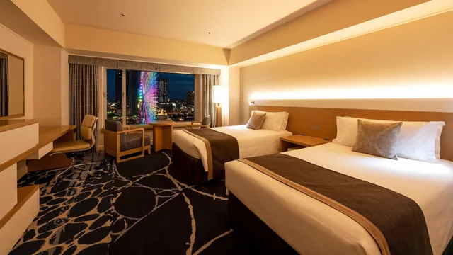غرفة بريميوم بسريرين منفصلين بإطلالة على المدينة، InterContinental Yokohama Grand 1/4