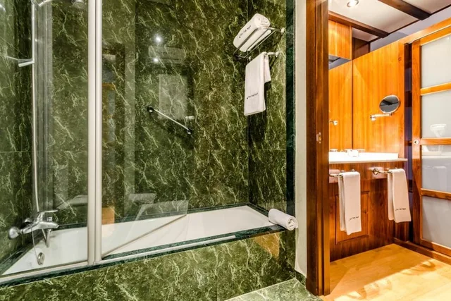 غرفة ثلاثية بسرير مزدوج وسرير فردي، Salamanca Forum Resort Hotel Dona Brigida 1/1