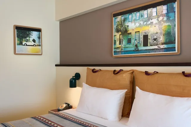 غرفة بسرير كينج لذوي الإعاقة، Moxy Charleston Downtown 2/4