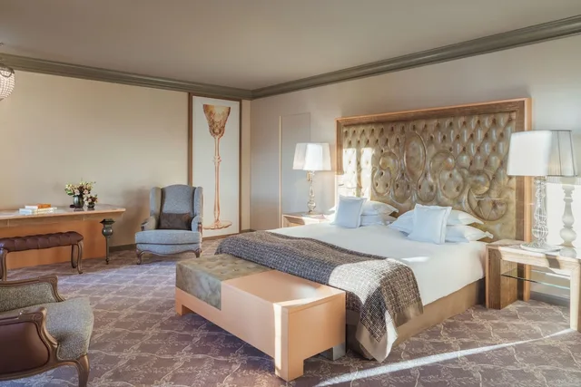 2 Bedrooms, Carlton, Suite, 2 King Beds, Murphy Bed, Lake View، Carlton Hotel St Moritz 2/4