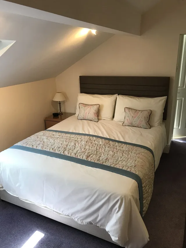 غرفة بريميير بسرير كينج، Bowden Lodge Hotel 1/4