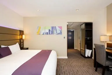 غرفة بسرير مزدوج لذوي الإعاقة، Premier Inn Warwick 1/1
