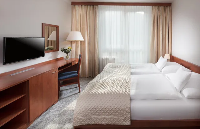 غرفة بسريرين منفصلين مع سرير إضافي، Pinia Hotel and Resort 1/1