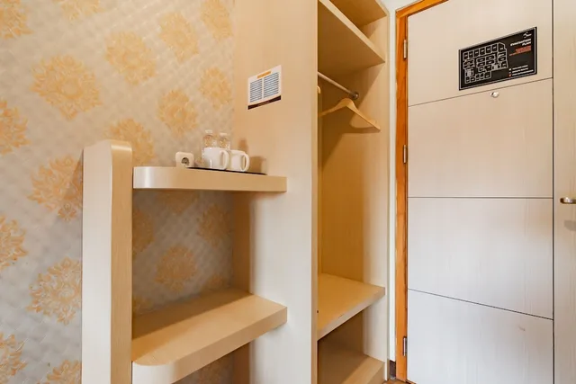 غرفة قياسية بسريرين منفصلين، RedDoorz Premium Near Bandung Station 6/7