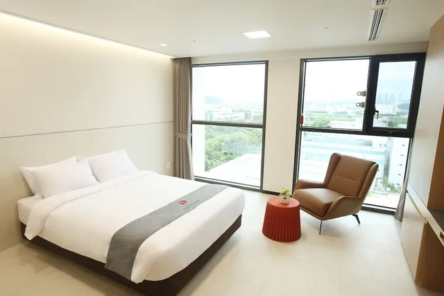 Hollywood, Twin Beds، Hotel Skypark Daejeon I 2/5