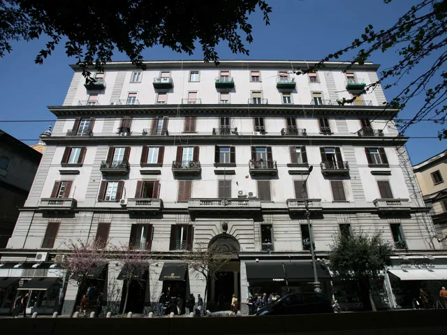 غرفة كلاسيكية بسرير مزدوج، Napoli Suite Hotel 1/1