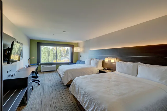 غرفة قياسية بسريرين كوين، Holiday Inn Express & Suites Auburn Downtown 2/4