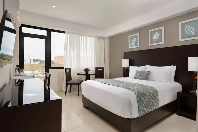 غرفة تنفيذية بسرير كوين، Centro Plaza Hodelpa 1/3