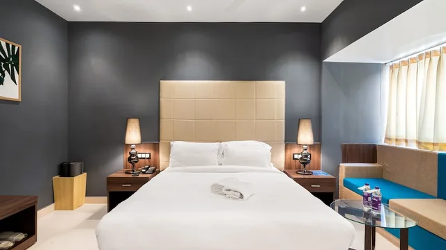 غرفة بريميوم كلاسيكية بسرير كينج بإطلالة على المدينة، NIRANJANA HOTEL 8/9