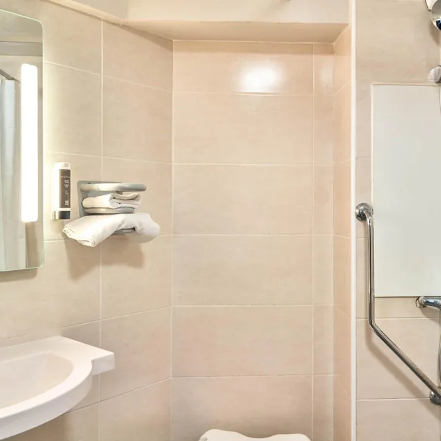 غرفة رباعية، B&B HOTEL Paris Porte de la Villette 2/2