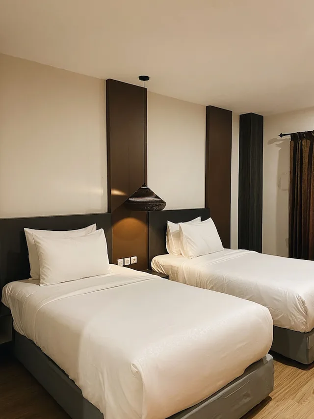 غرفة غراند بسريرين منفصلين وسرير كوين، Paradise Hotel Tarakan 1/3