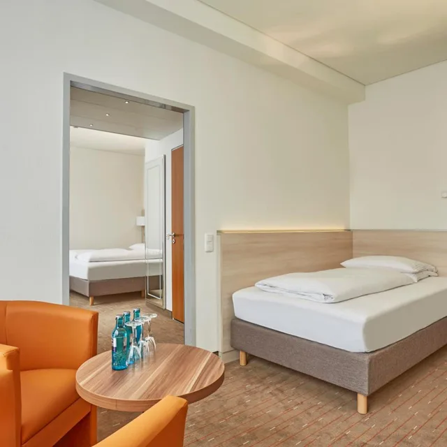 جناح جونيور، H+ Hotel Berlin Mitte 9/9
